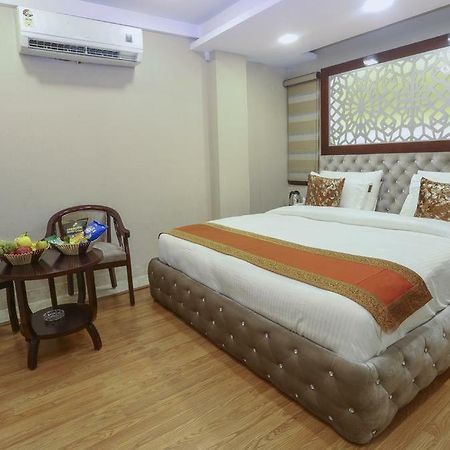 Hotel L'Affaire Дели Экстерьер фото