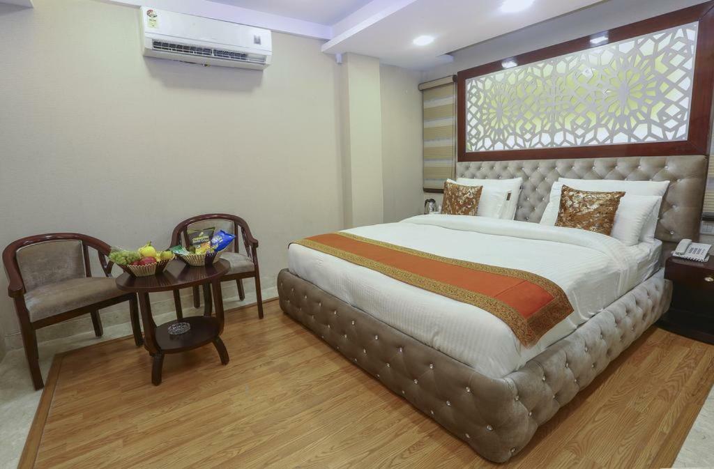 Hotel L'Affaire Дели Экстерьер фото